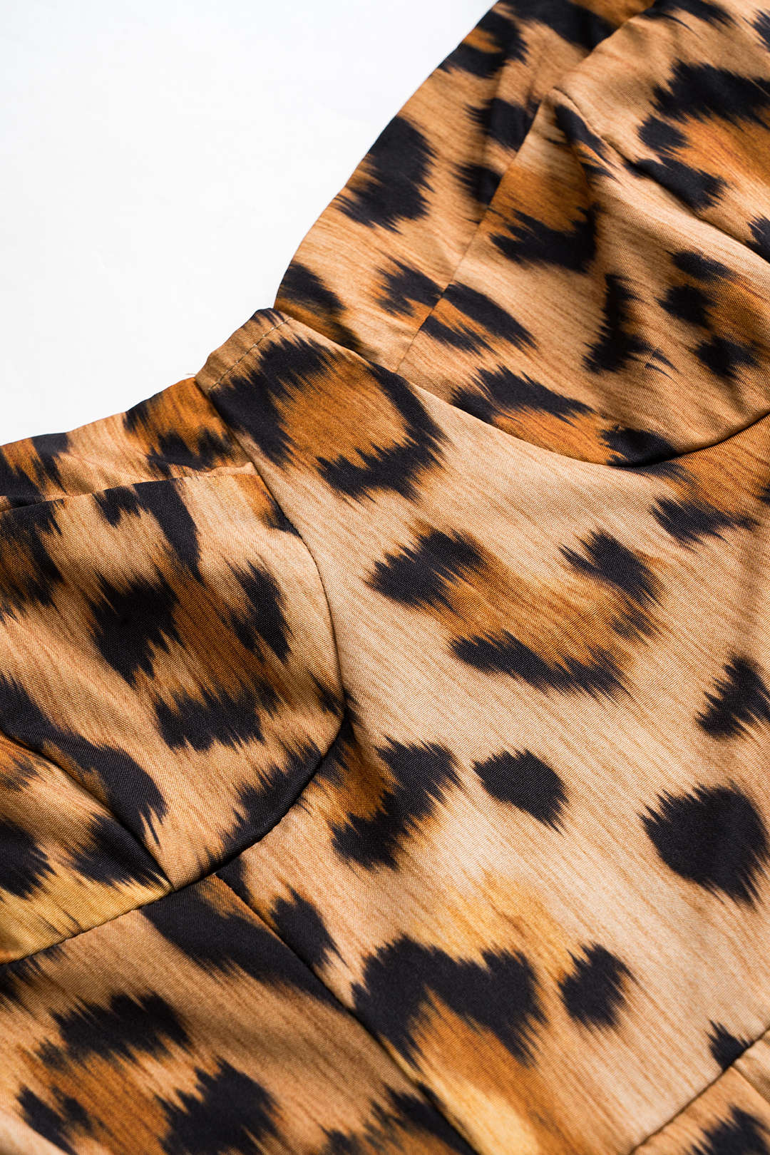 BIANCA™ - Vestido Midi Atrevido con Estampado de Leopardo