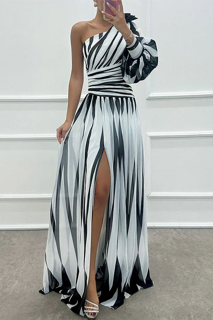 Shiloh | Vestido Maxi Elegante de Rayas con Hombros Descubiertos