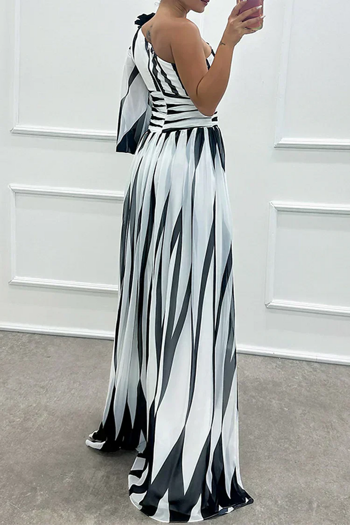 Shiloh | Vestido Maxi Elegante de Rayas con Hombros Descubiertos