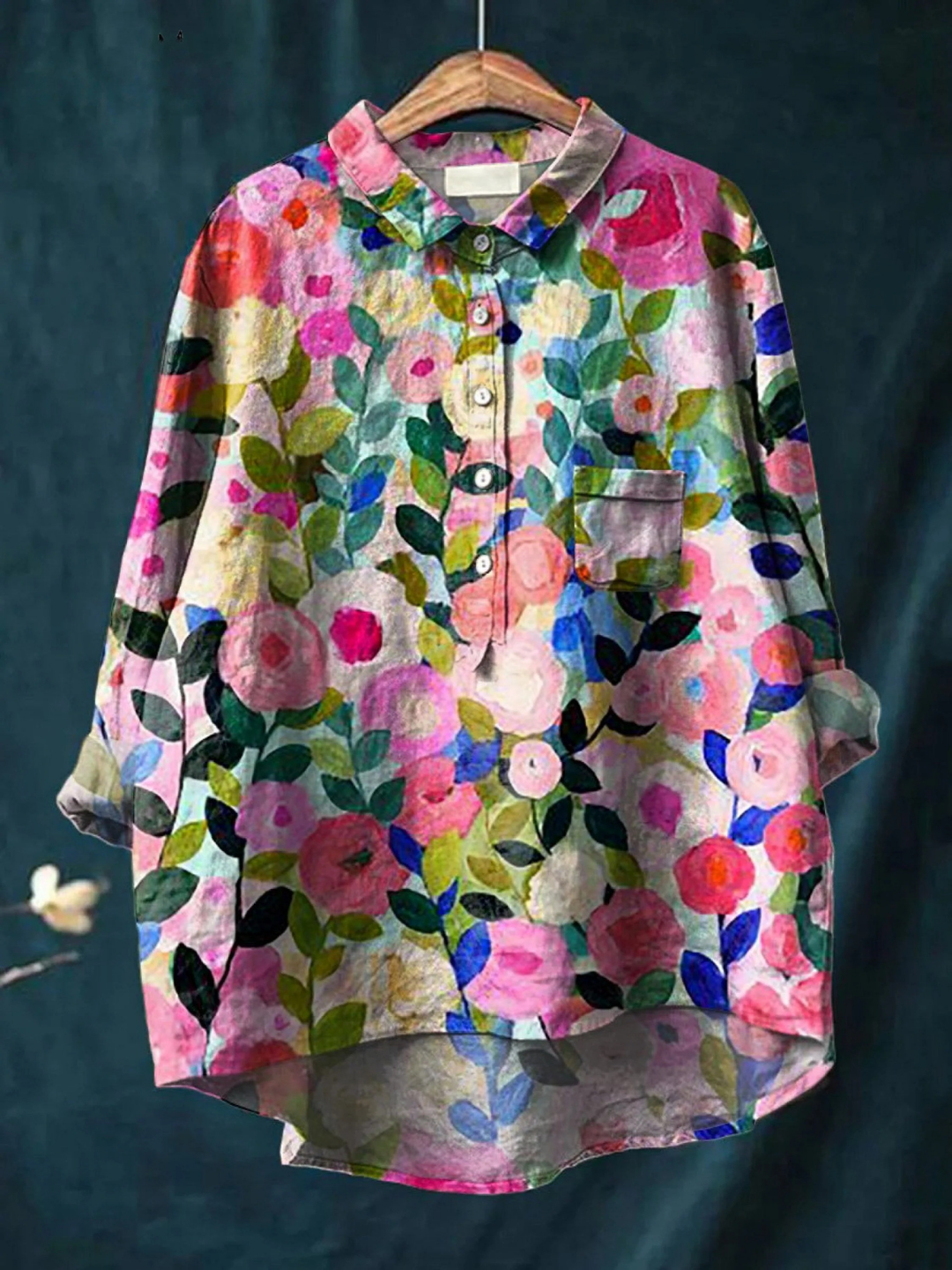 Camisa informal de mujer con estampado floral de jardín de primavera a color