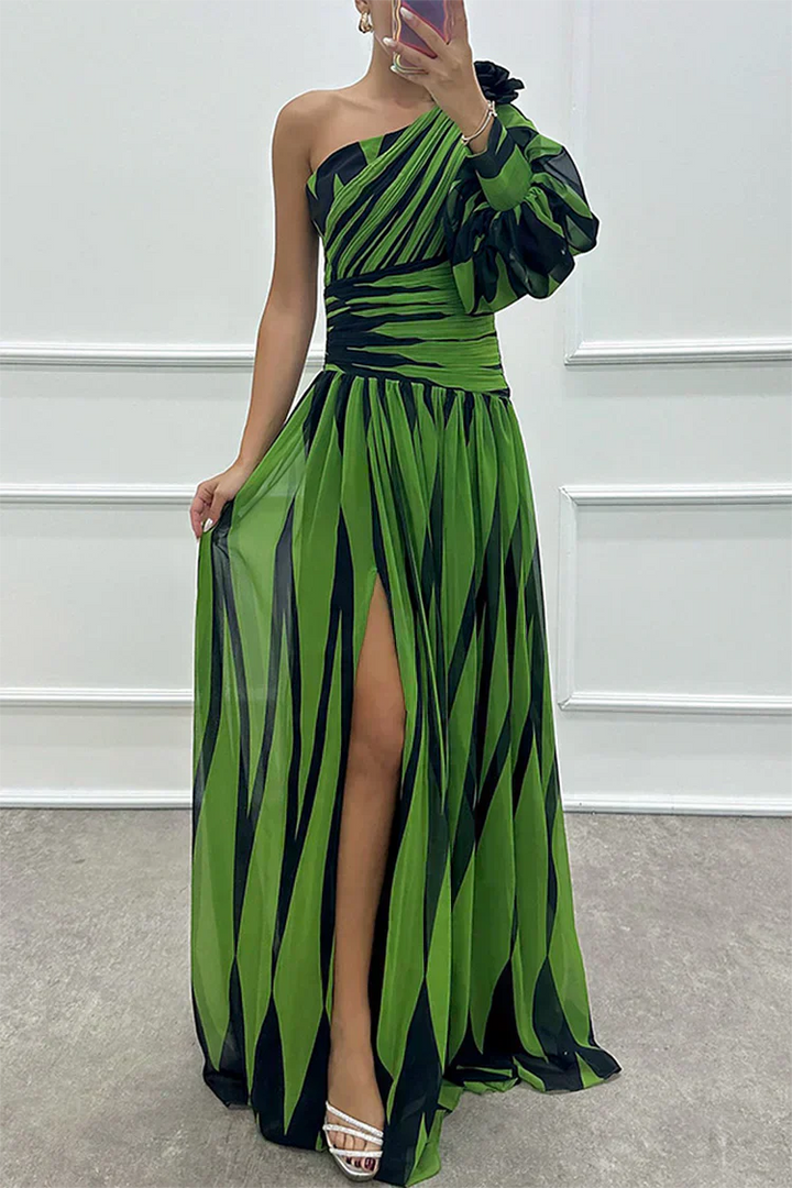 Shiloh | Vestido Maxi Elegante de Rayas con Hombros Descubiertos