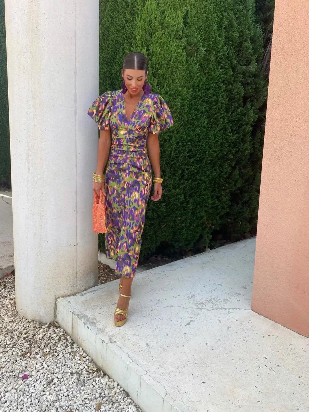 Loren | Vestido Midi Vibrante con Mangas Voluminosas